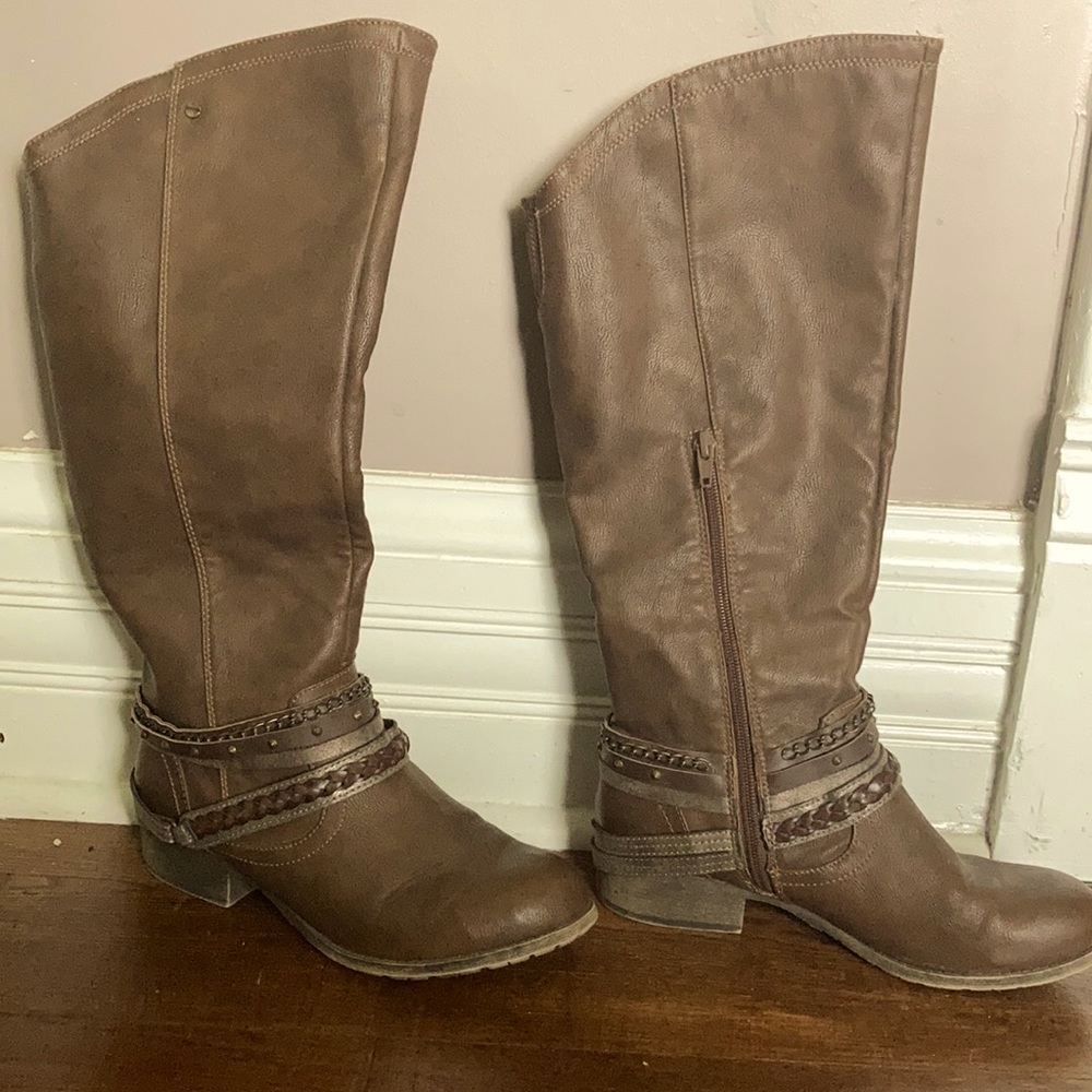 Just below knee high wider calf allowance